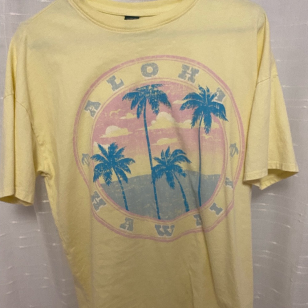 Yellow summer oversized graphic tee ✨